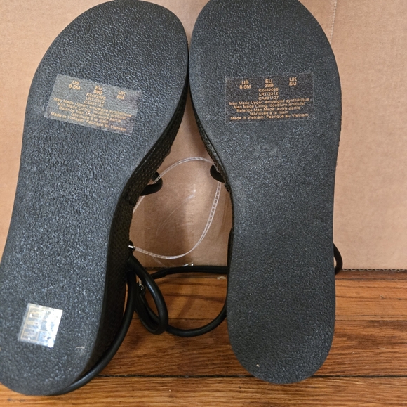 DKNY Sandals in Size 8.5 - Picture 6 of 6